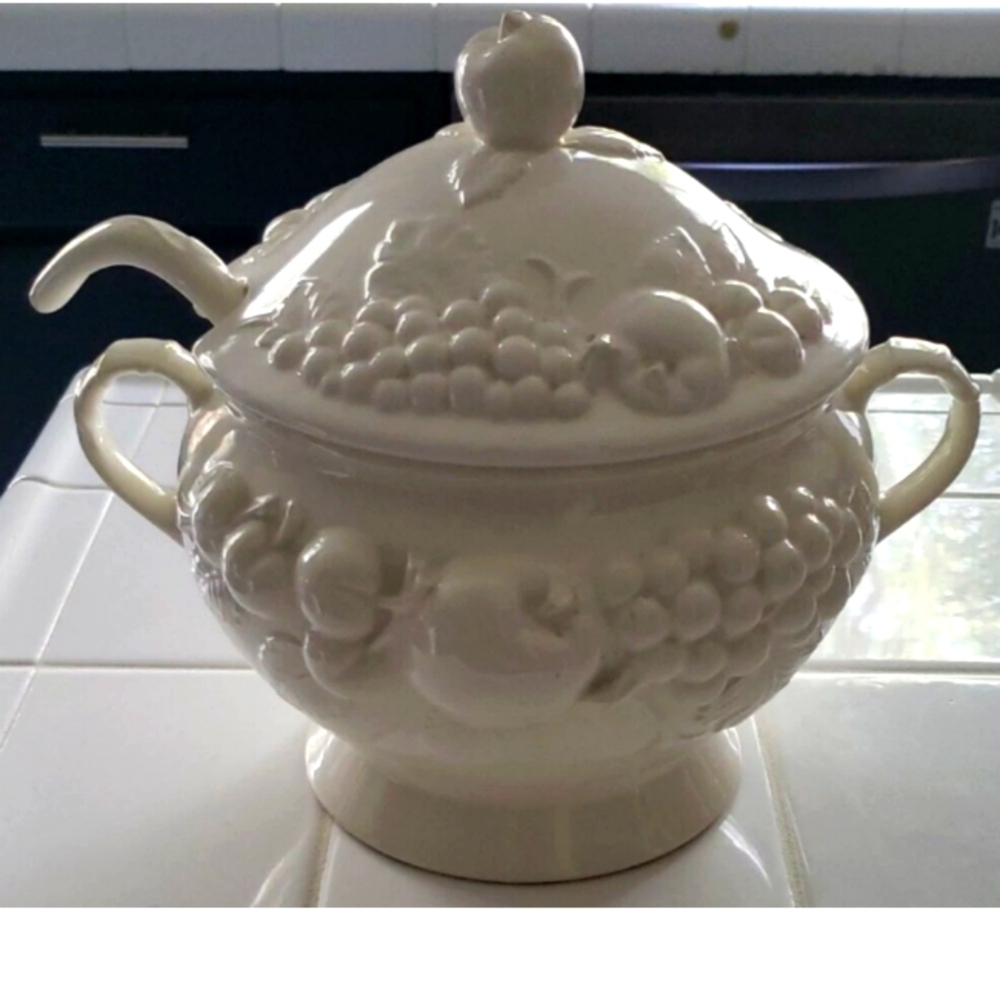 Elegant Cream Ceramic Soup Tureen with Ladle